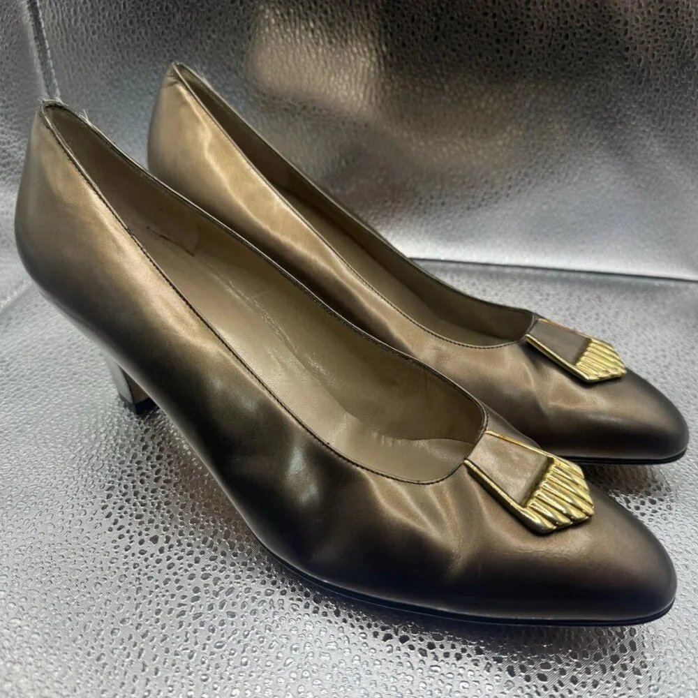RARE 🚀 Salvatore Feragamo womens‎ Gold pumps 8.5 vintage heels shoes